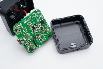 Hama 33W QC4+充電器拆解 德系品牌、中國制造，銷往英國的科技傳奇